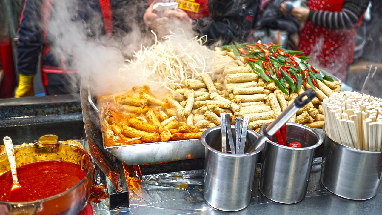 Exploring Street Food: Tasty Treats with a Global Twist